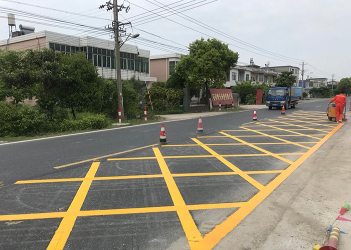 銅陵標線：網格線|禁停線